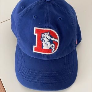 NEW Fitted Denver Broncos Hat (Large)